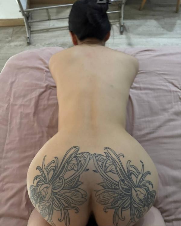 纹身巨臀反差婊