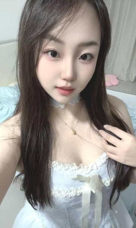 蜀山雪白大胸妹子