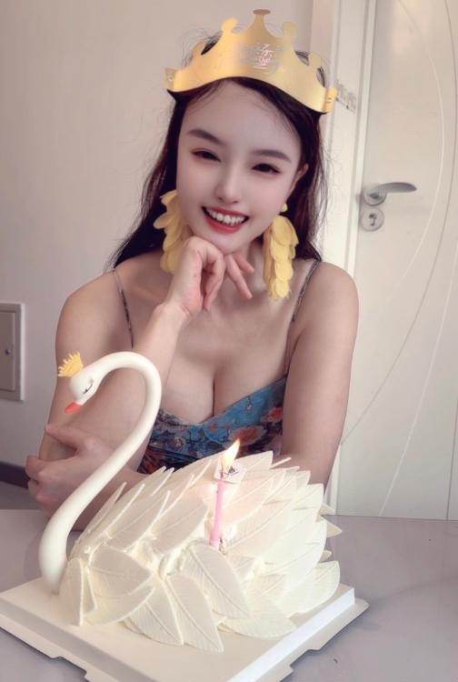 特色水墨大胸骚逼甜甜