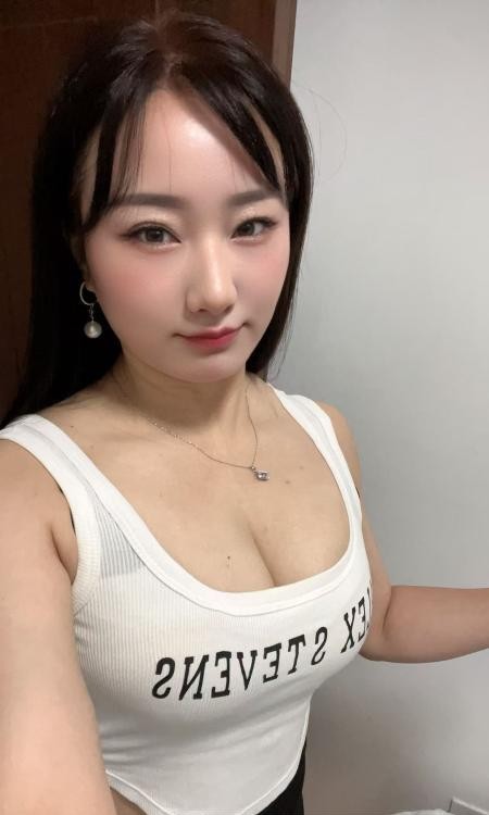 制服大胸小姐姐