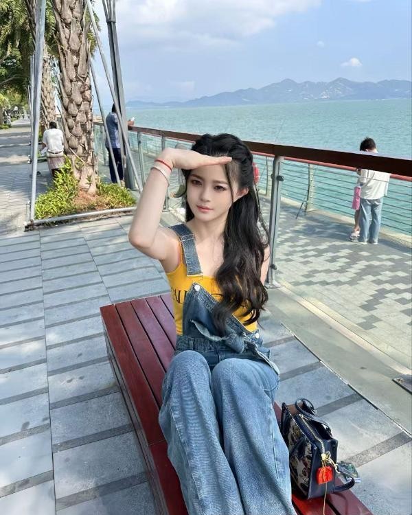 光滑白嫩蜜桃臀悠悠