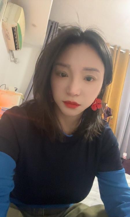 戴眼镜的大胸少妇