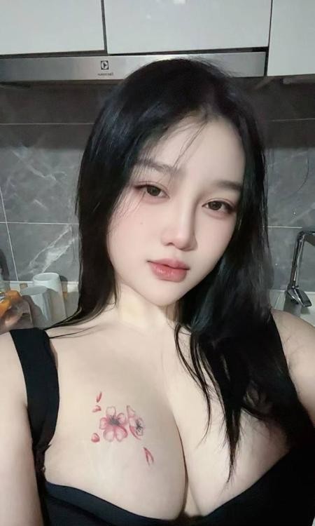 微胖大胸服务型嫩妹