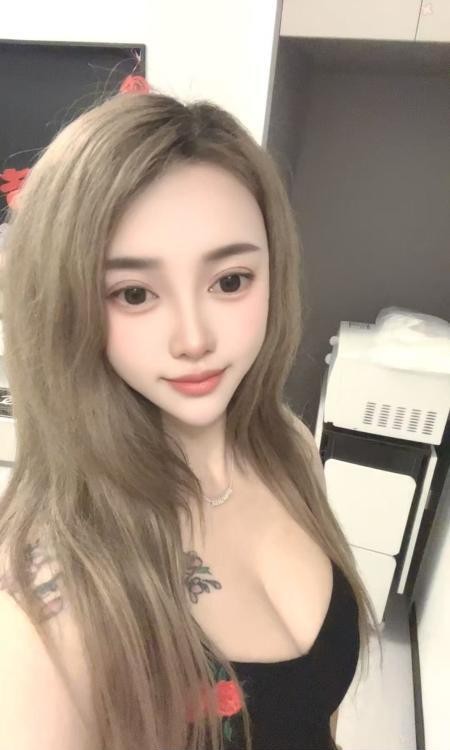 皮肤白奶子大颜值妹妹