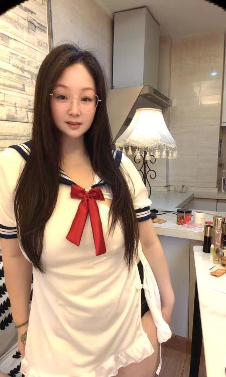 武进巨乳眼镜少妇