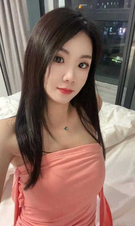 成都气质美胸颖儿