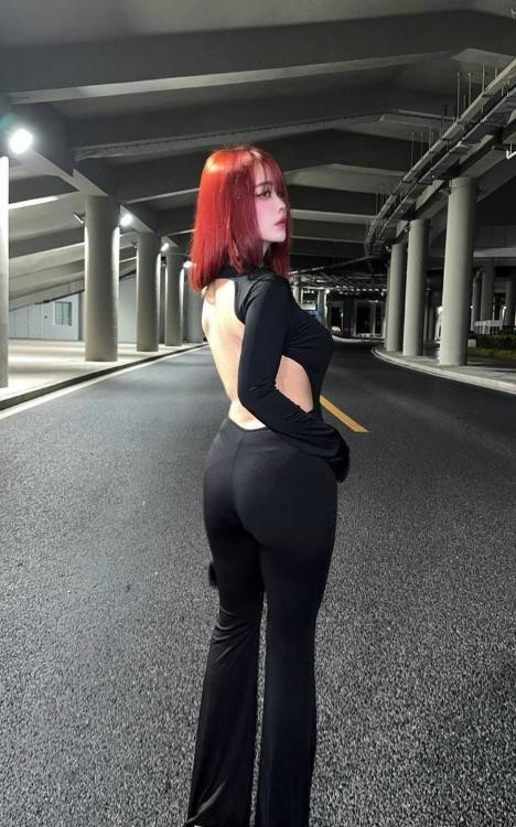 高挑丰臀风骚馨菲