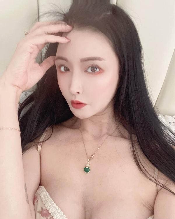 胸又大又软的大长腿