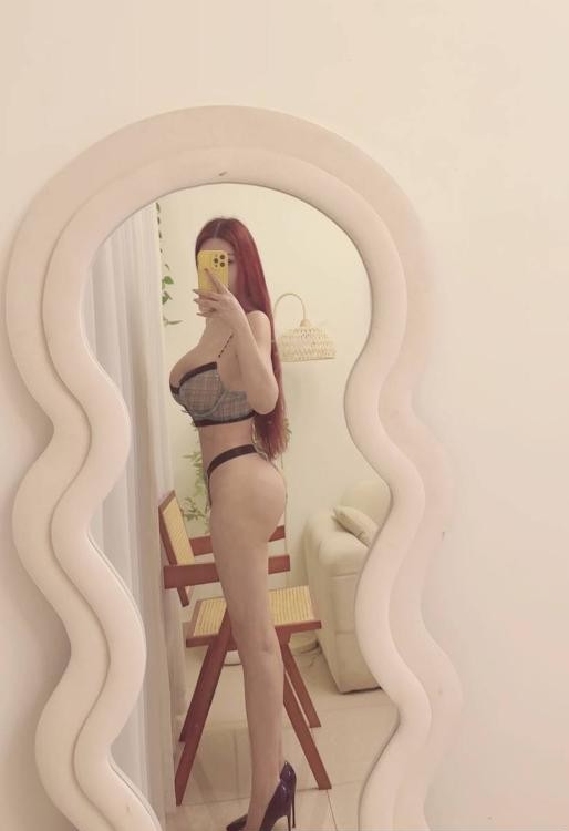 丰满巨乳高挑长腿善朵