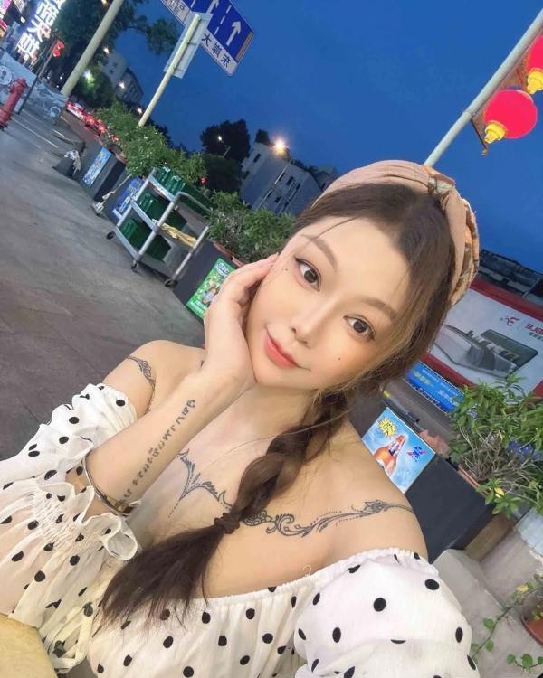 大胸朵朵气质佳