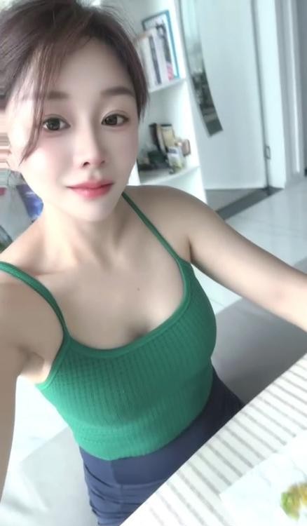 骚到骨子里的美少妇