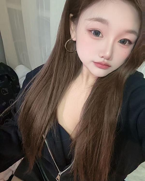 娇媚猫女孩春节在