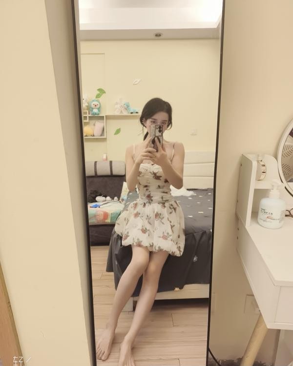 小巧玲珑少妇