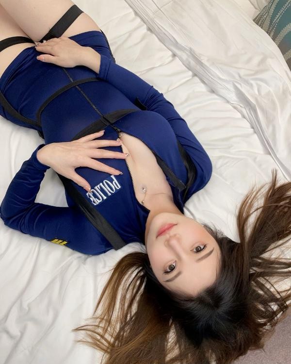 肤白美胸翘臀颜值老师