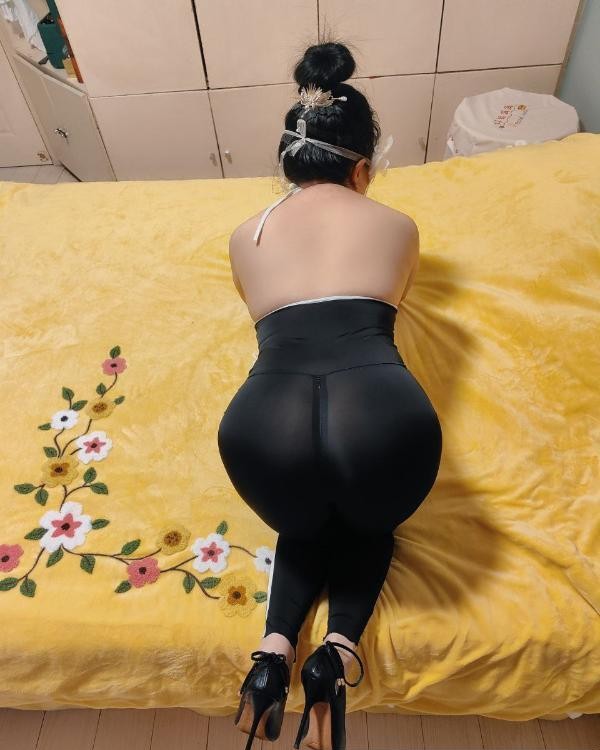 连体裤肉臀少妇