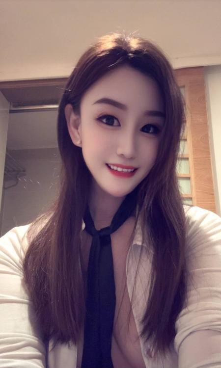 新银座美胸依依