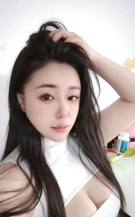 龙华大胸老师过年在