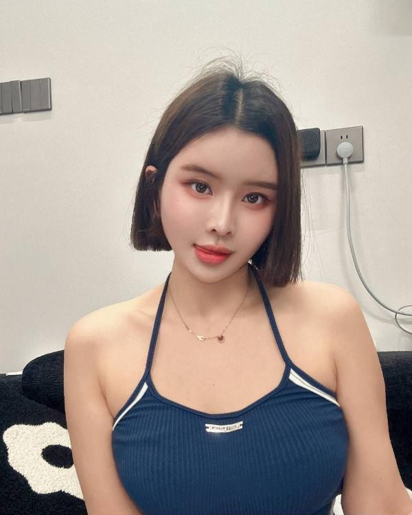 上城短发颜值翘臀曦瑶