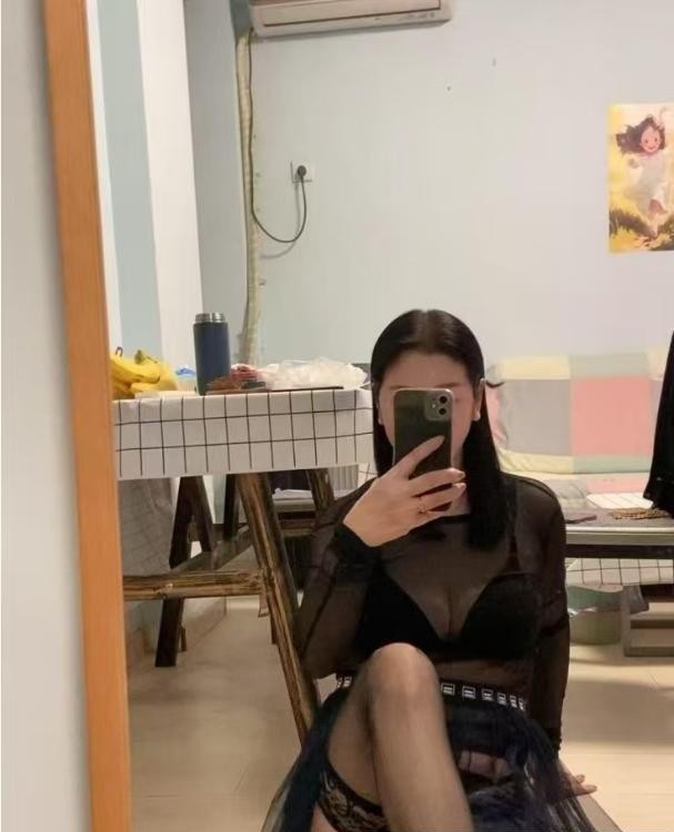 轻熟少妇身材好