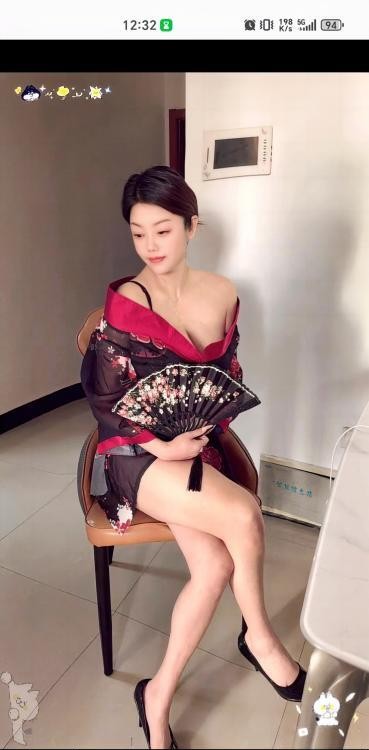 三堡风骚制服少妇