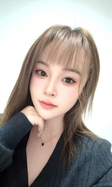 舌吻骚货小米粒