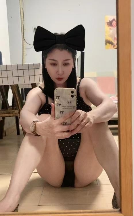 轻熟少妇身材好
