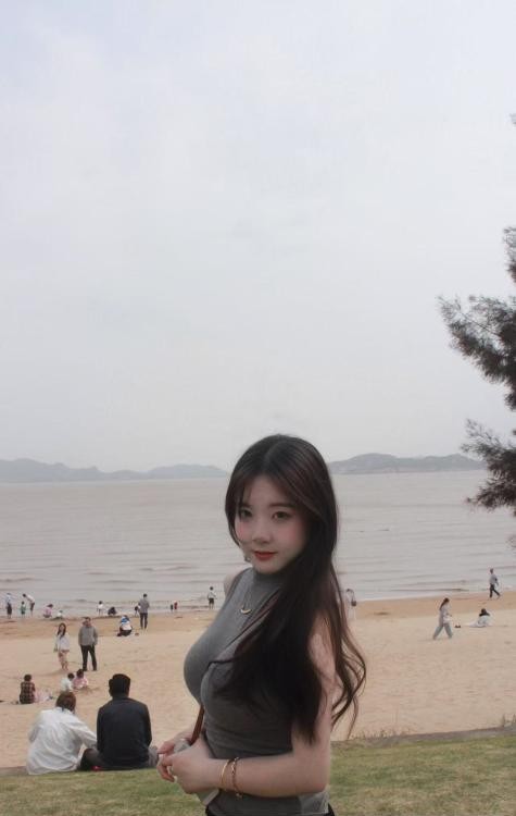 可爱美乳大胸妹妹