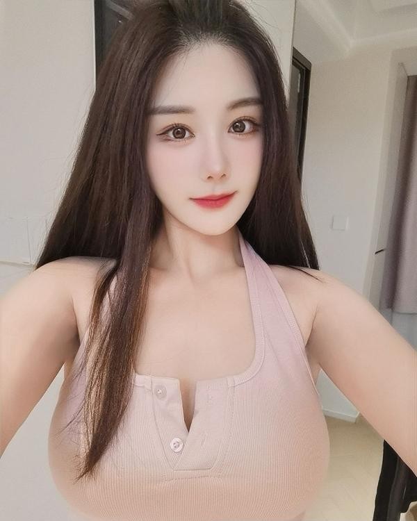 丰满性感翘臀绾绾