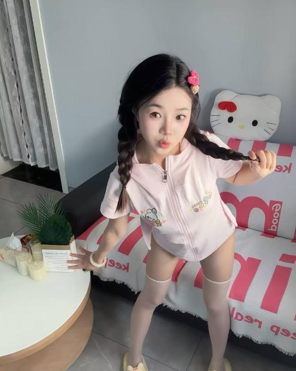 闵行蜜桃臀萌妹璐瑶