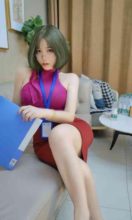 风骚大胸服务妹子