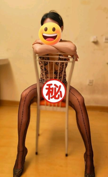 迷人又风情的御姐