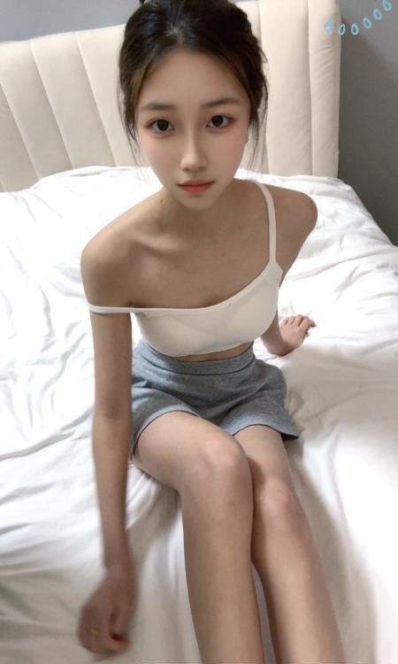 板田纯素颜学生妹