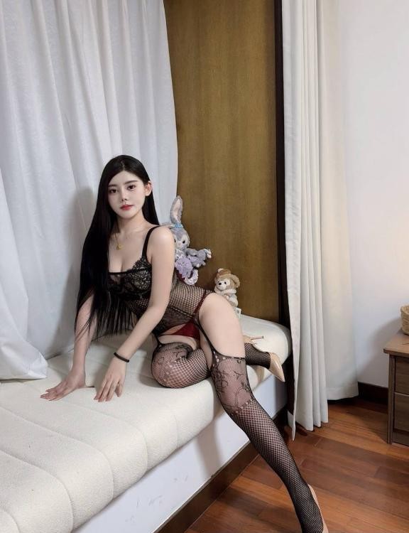 闵行大长腿巨臀静薇