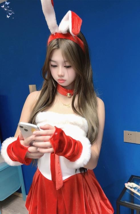 舌到饱的嫩妹萌萌