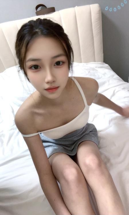 板田纯素颜学生妹