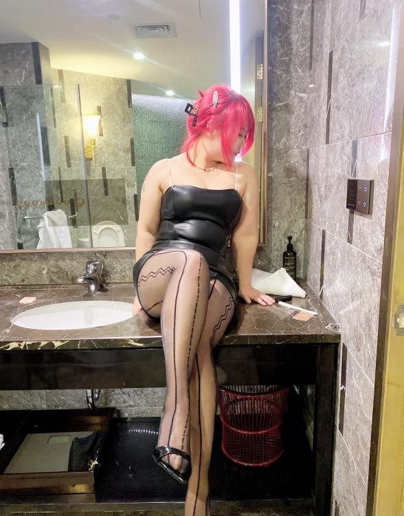 口活一绝的大奶骚妇