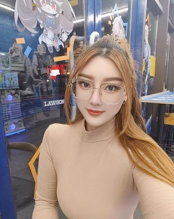 双龙大道高颜值美女