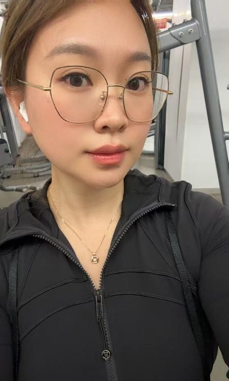 爱运动的眼镜姐