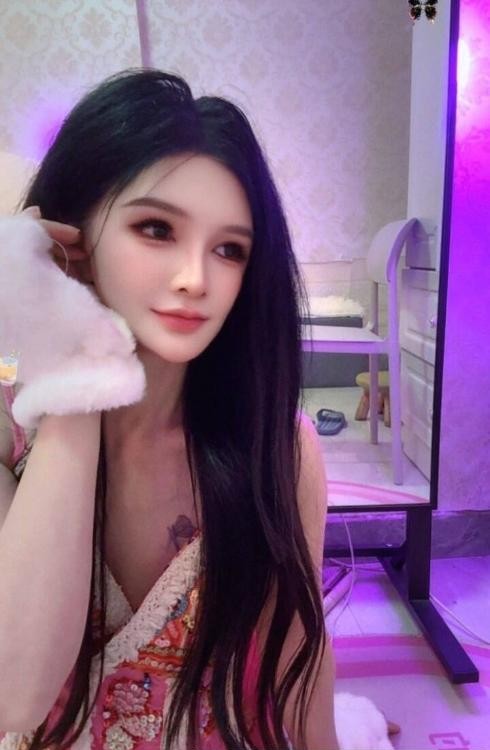 滨江翘臀小妖精曼妮