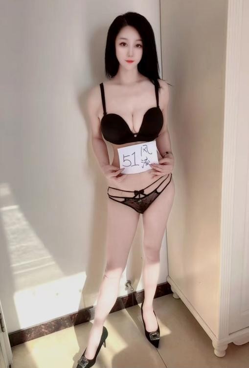 长腿气质轻熟女