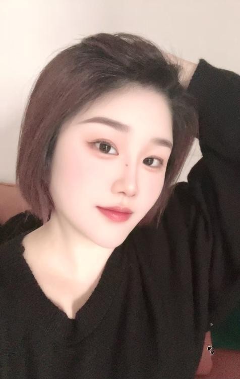 东门短发性感少妇