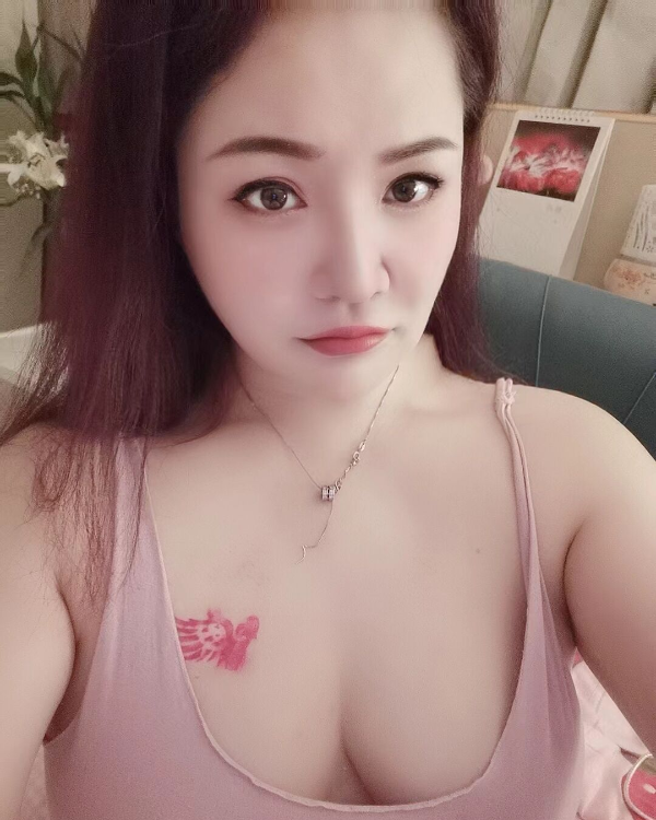 玄武门大胸熟女妹子