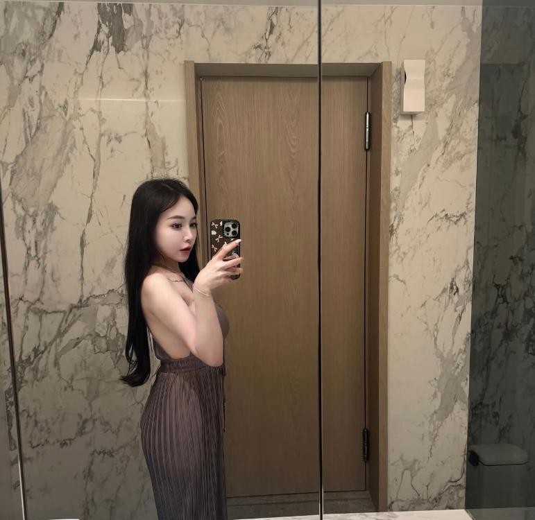 童颜巨乳美女老师