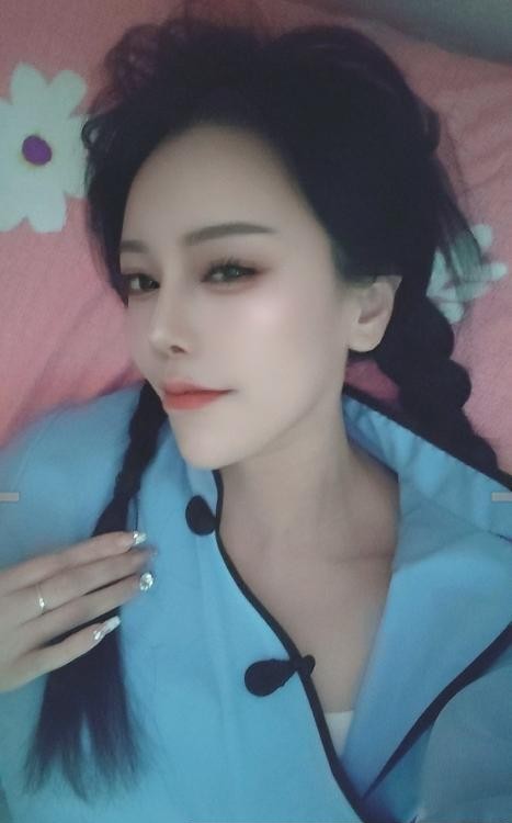 天河潭村爆乳气质美女