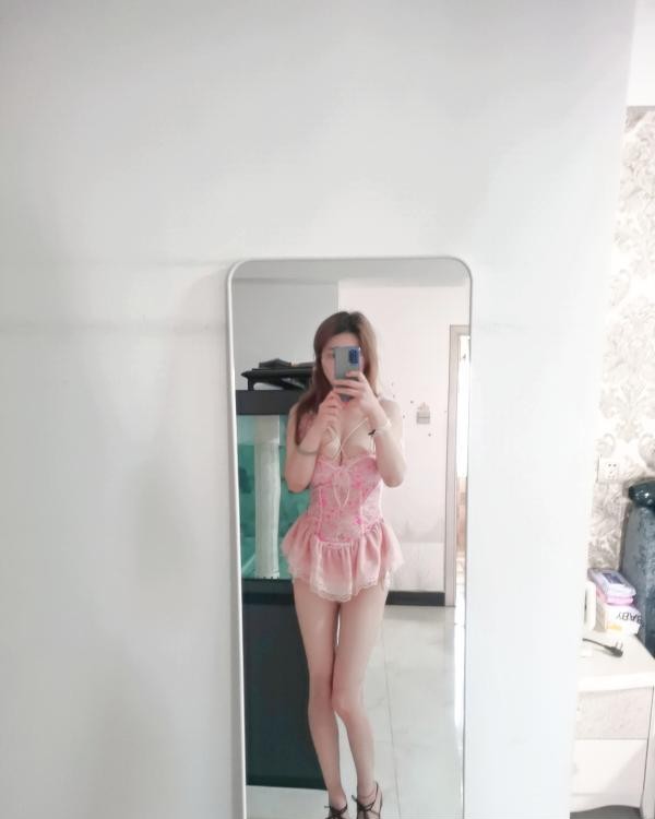 清纯嫩妹大奶长腿鱼儿