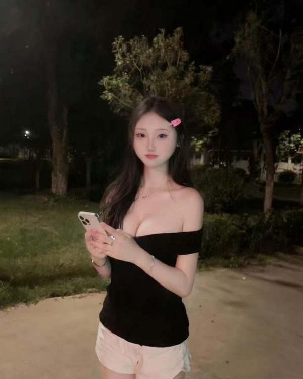 D胸三点粉嫩妹妹