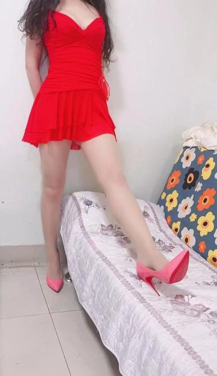 市中心流连忘返熟女