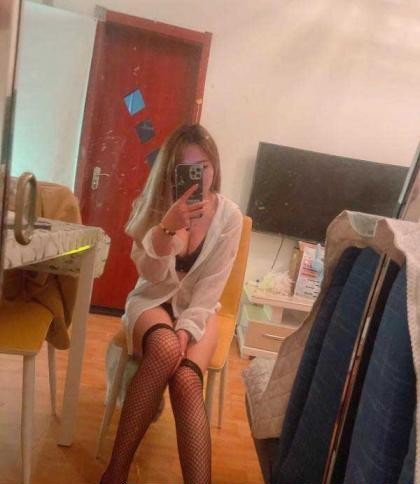 个人美腿骚臀人妻