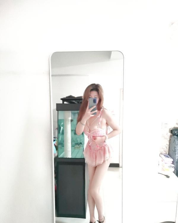 清纯嫩妹大奶长腿鱼儿