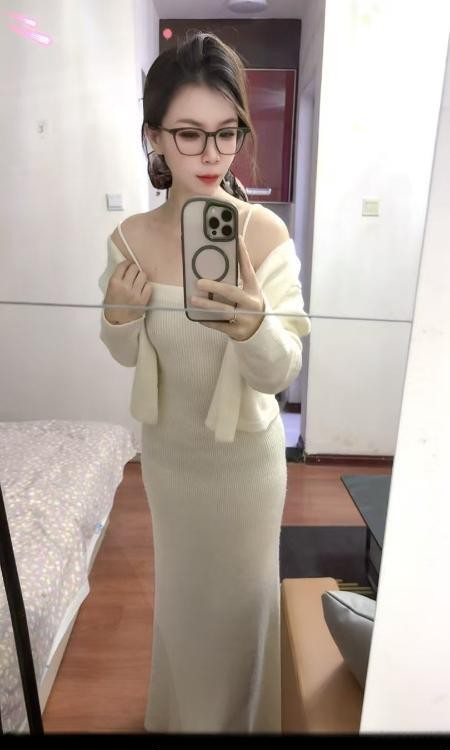 铁西反差眼镜妹